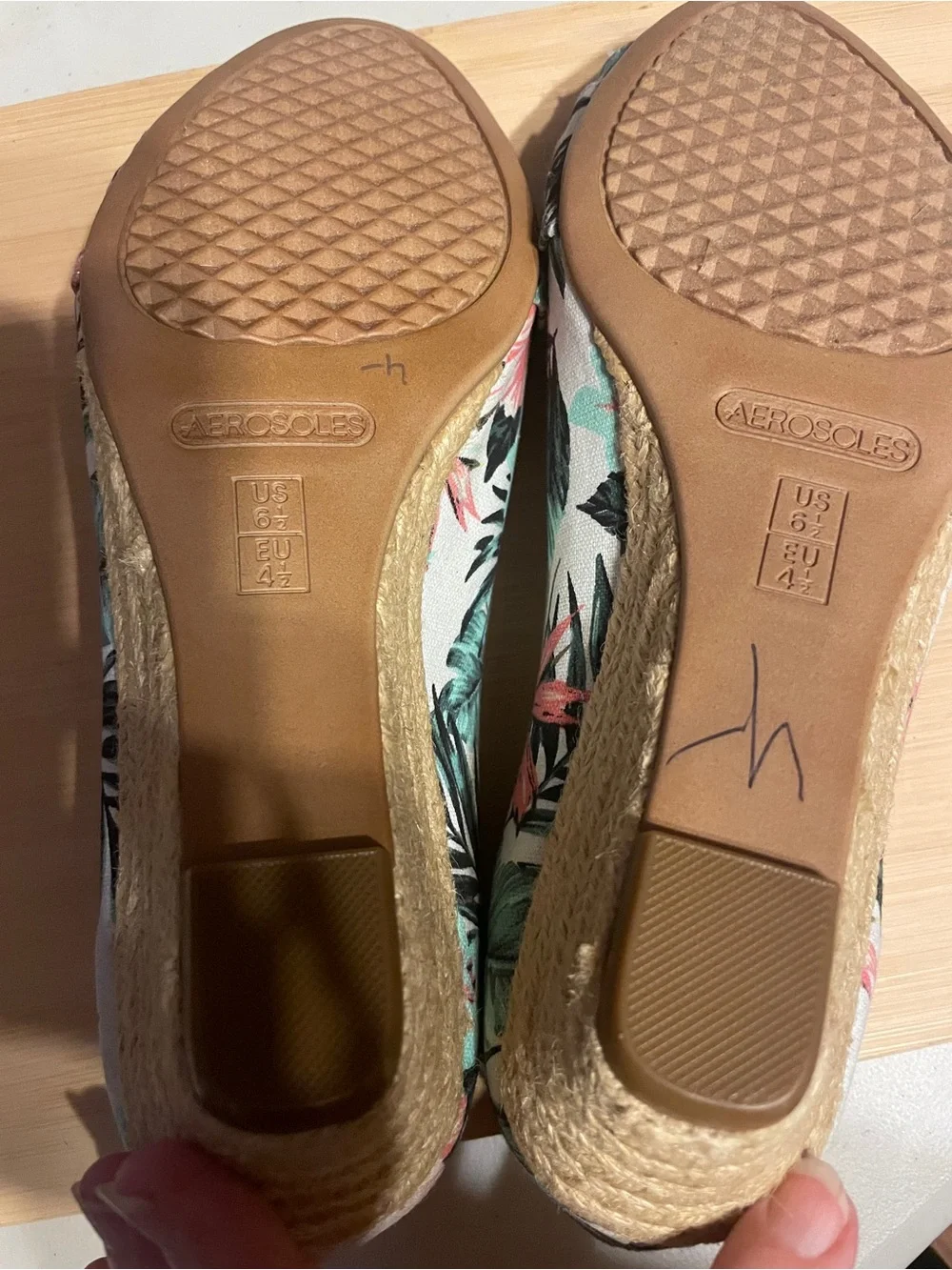 AEROSOLES Floral Knot Espadrille Wedges - White, Pink & Teal size 6.5